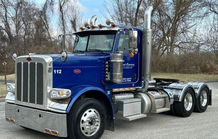 2022 Peterbilt 389 semi truck