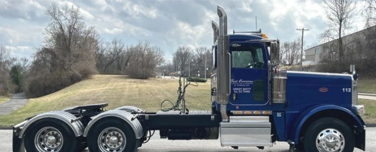 2022 Peterbilt 389 semi truck