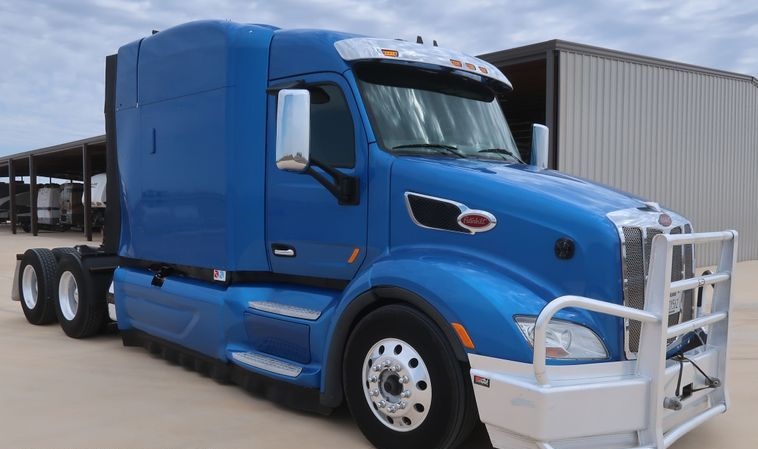 2016 Peterbilt 579 Semi Truck