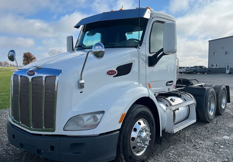 2018 Peterbilt 579 Semi Truck