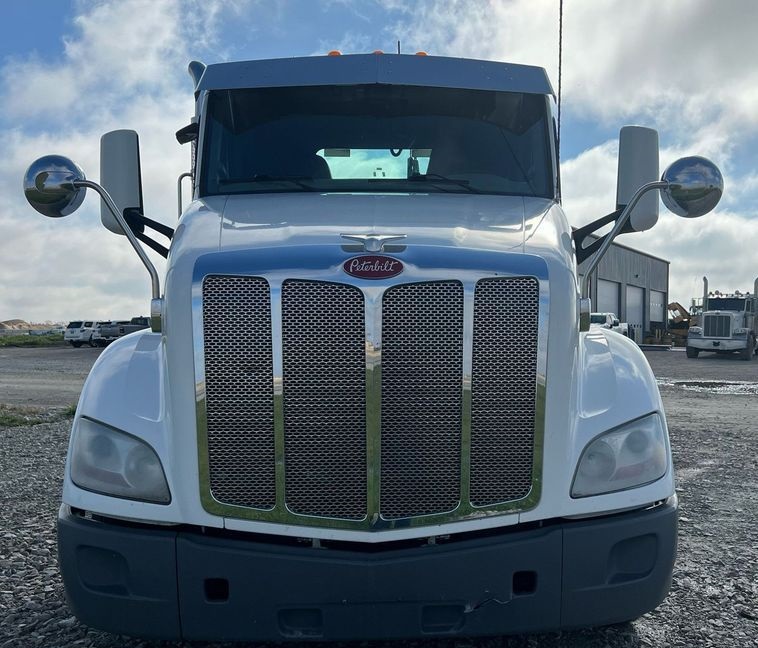 2018 Peterbilt 579 Semi Truck