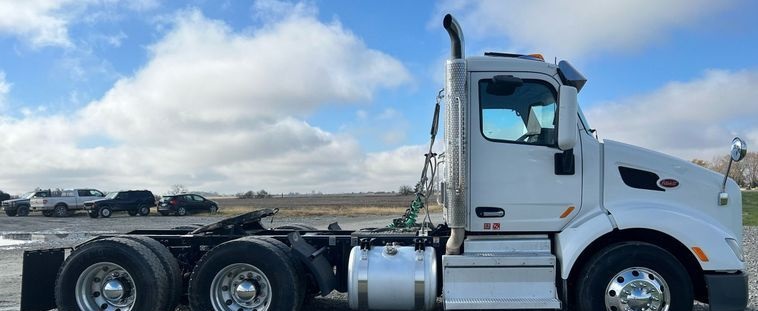 2018 Peterbilt 579 Semi Truck