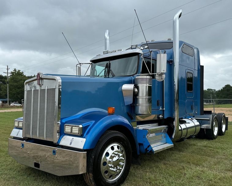 2016 Kenworth W900 Semi Truck