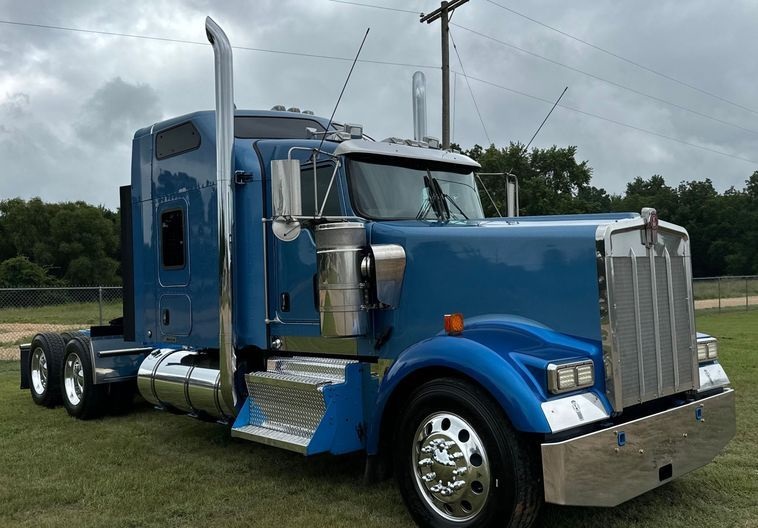 2016 Kenworth W900 Semi Truck