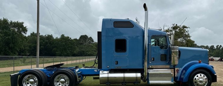 2016 Kenworth W900 Semi Truck