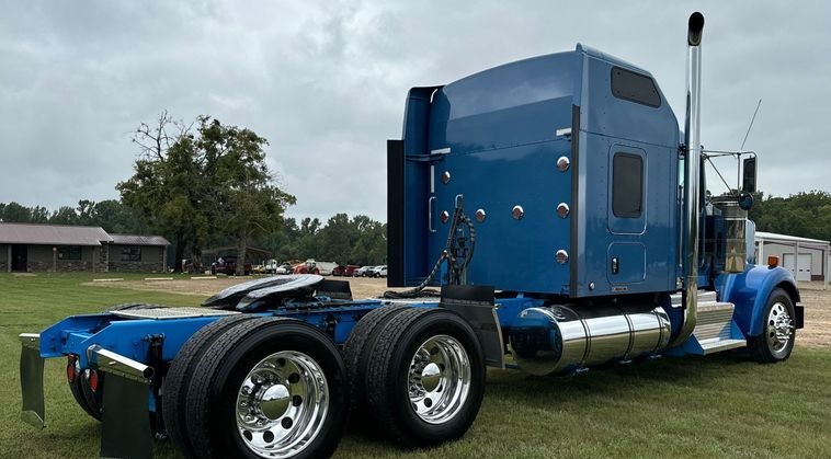 2016 Kenworth W900 Semi Truck