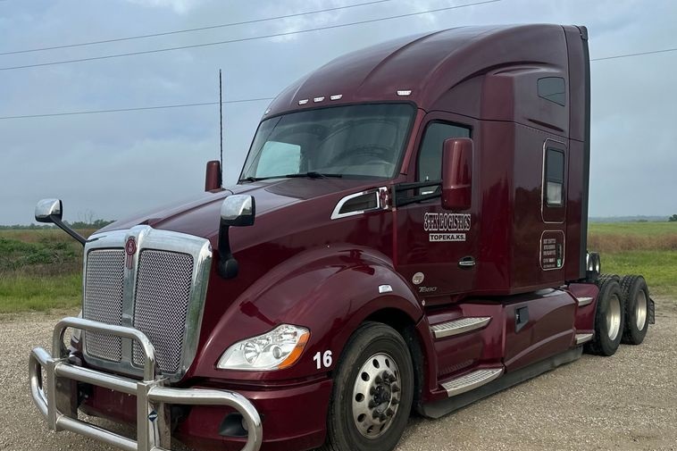 2021 Kenworth T680 Semi Truck