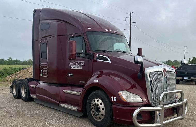 2021 Kenworth T680 Semi Truck