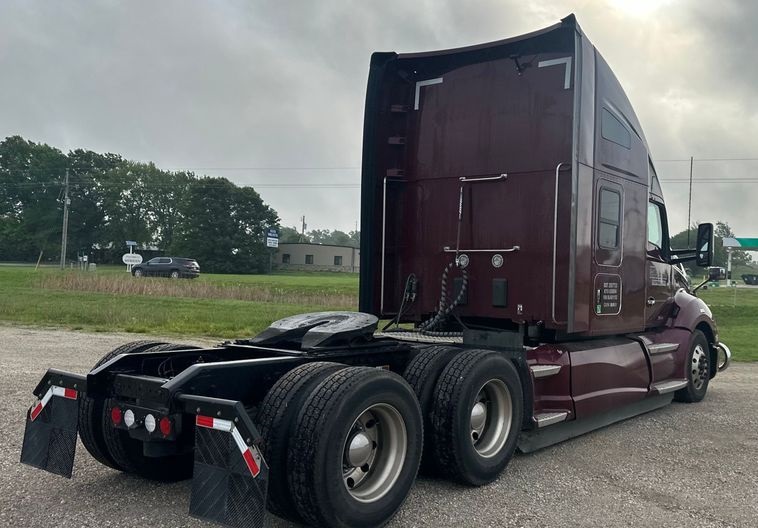 2021 Kenworth T680 Semi Truck