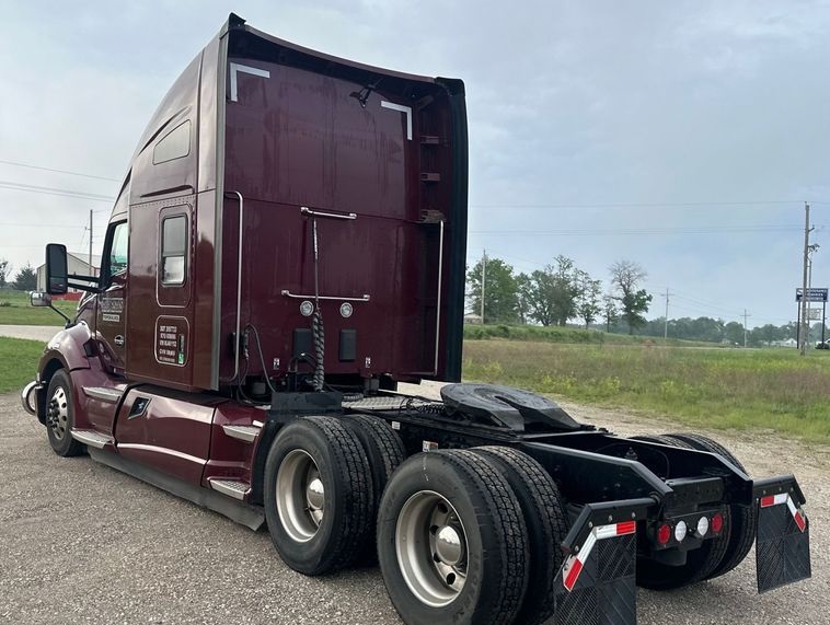 2021 Kenworth T680 Semi Truck