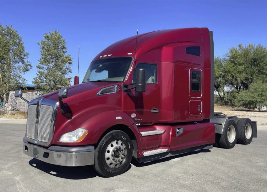 2017 Kenworth T680 Semi Truck