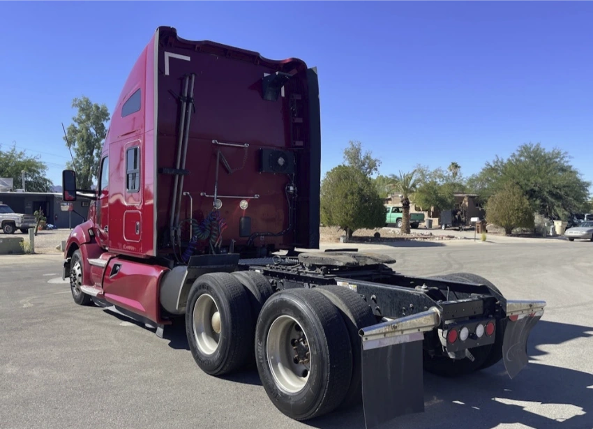 2017 Kenworth T680 Semi Truck