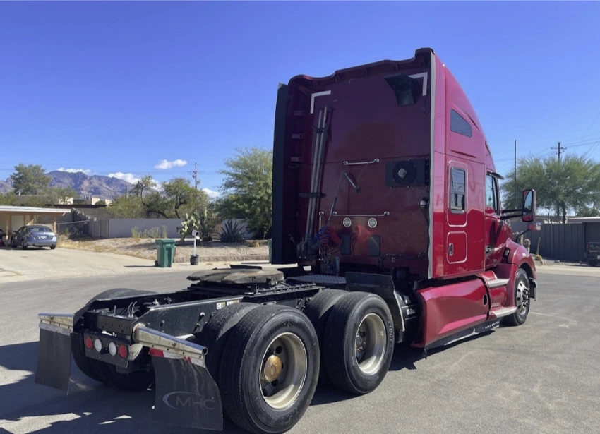 2017 Kenworth T680 Semi Truck