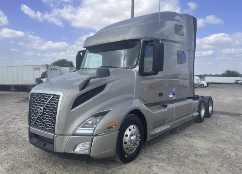 2019 Volvo VNL Semi Truck