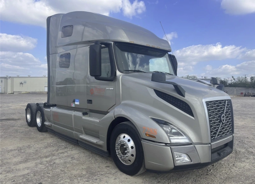 2019 Volvo VNL Semi Truck