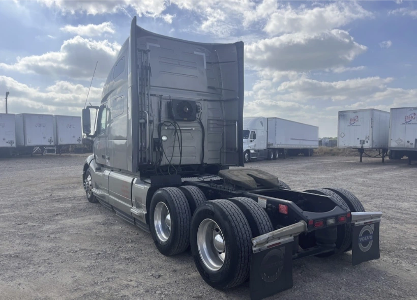 2019 Volvo VNL Semi Truck