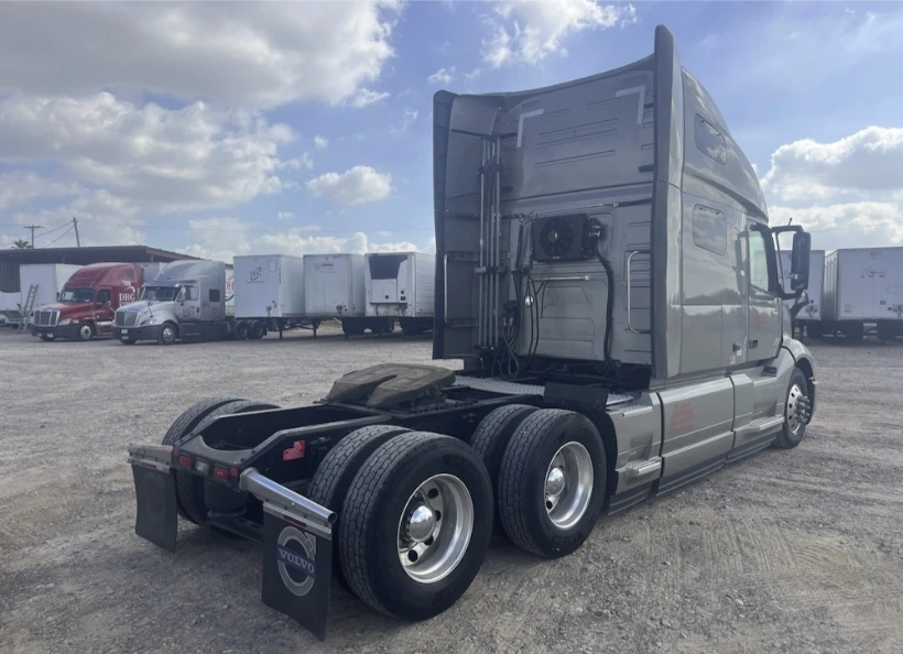 2019 Volvo VNL Semi Truck