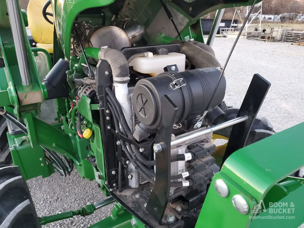 2018 John Deere 5055E Tractor